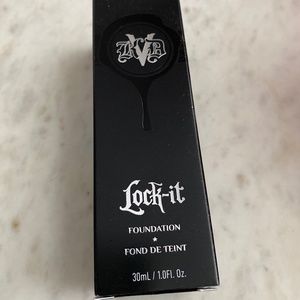 Kat Von D Lock-it foundation